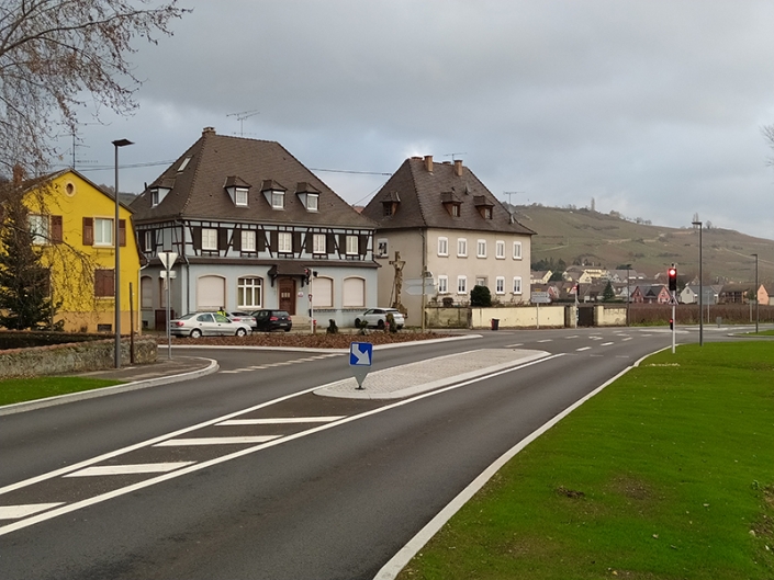 Aménagement de carrefour vue de l'entrée à Kientzheim